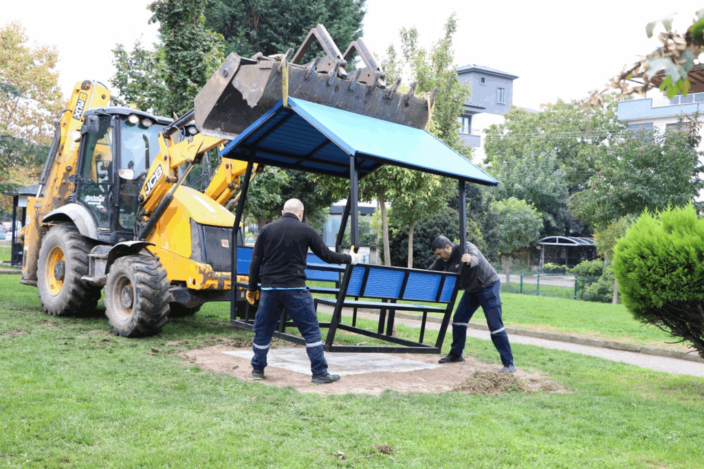 ÇİFTLİKKÖY BELEDİYESİ YENİ KENT MOBİLYALARINI DEVREYE ALIYOR