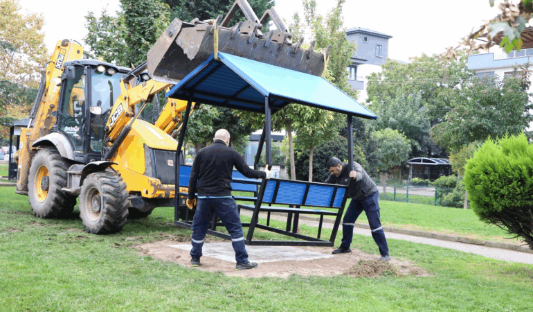 ÇİFTLİKKÖY BELEDİYESİ YENİ KENT MOBİLYALARINI DEVREYE ALIYOR