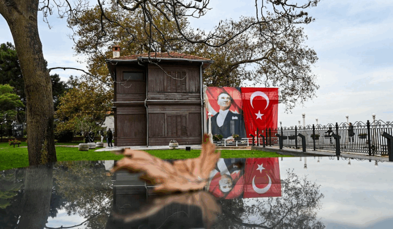 Atatürk’ün Doğa Sevgisinin Simgesi Yürüyen Köşk, 10 Kasım’da Ziyaretçi Akınına Uğradı 1 Atatürk’ün Doğa Sevgisinin Simgesi Yürüyen Köşk, 10 Kasım’da Ziyaretçi Akınına Uğradı