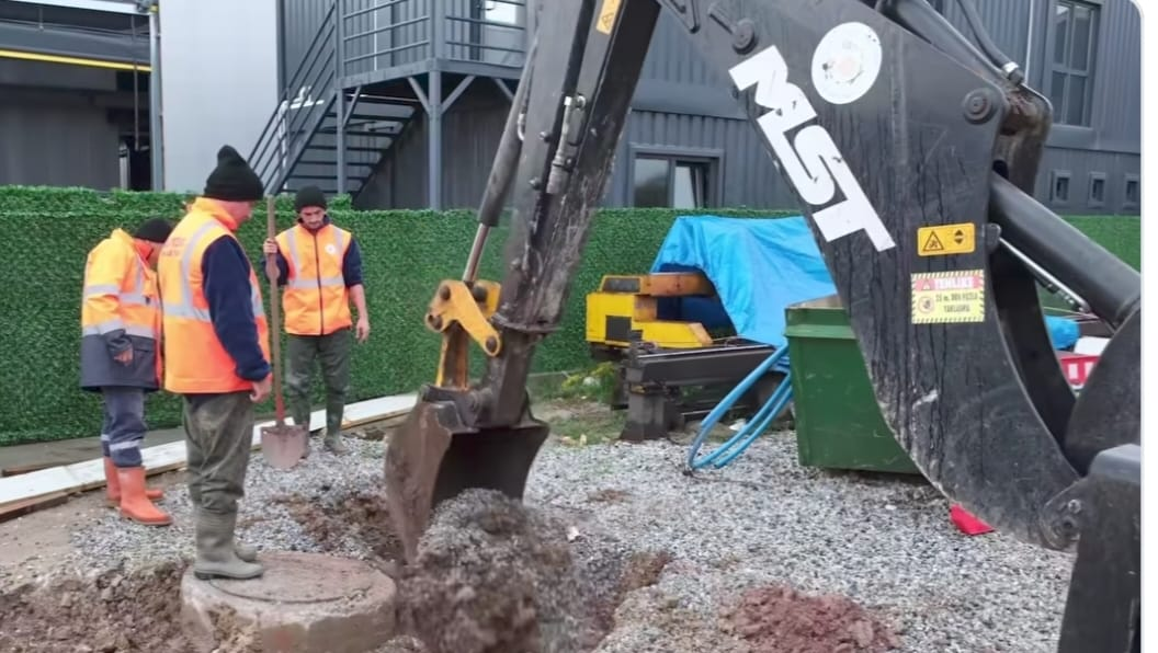 Çavuşçiftliği Köyü’nde İçme Suyu Hattı Yenilendi: Altınova Altyapıda Modern Döneme Geçiyor 4 Çavuşçiftliği Köyü’nde İçme Suyu Hattı Yenilendi: Altınova Altyapıda Modern Döneme Geçiyor