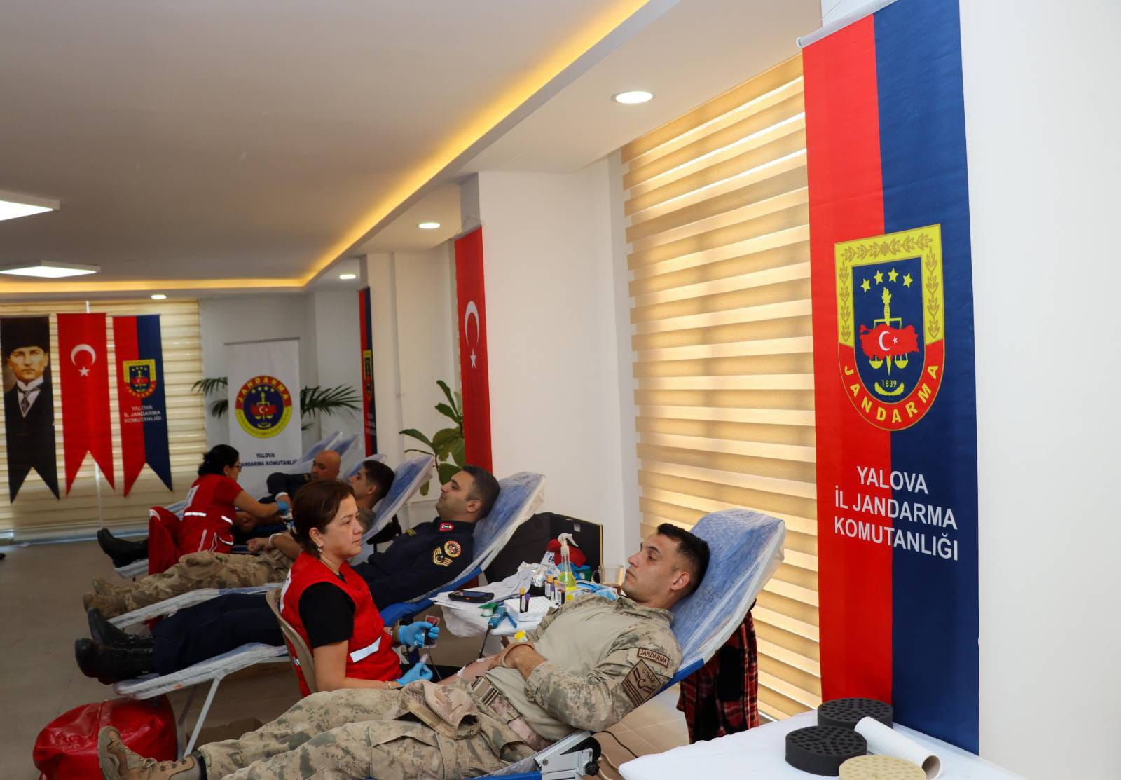 Yalova İl Jandarma Komutanlığı’ndan Cumhuriyetin 102. Yılına Anlamlı Katkı: “102’nci Yılda 102 Kan Bağışı” Kampanyası 6 Yalova İl Jandarma Komutanlığı’ndan Cumhuriyetin 102. Yılına Anlamlı Katkı: “102’nci Yılda 102 Kan Bağışı” Kampanyası
