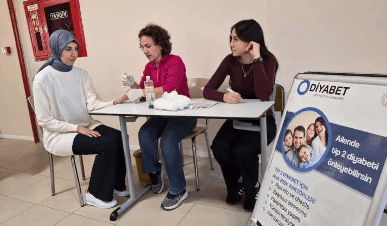 Dünya Diyabet Günü’nde Yalova’da Farkındalık Etkinliği: Sağlık Personeline Kan Şekeri Ölçümü Yapıldı