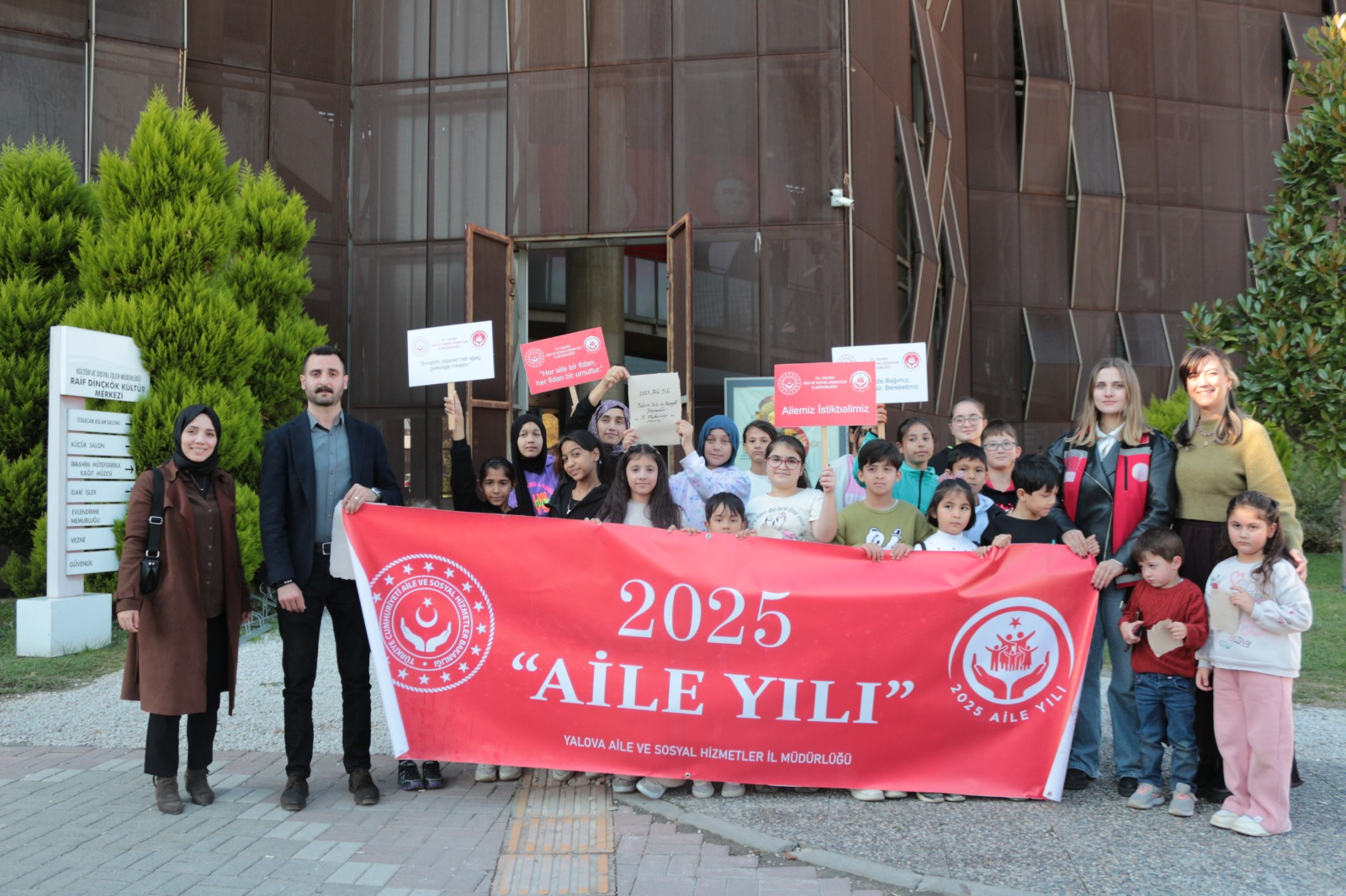 Yalova’da “Ailemle Müze Gezisi”ne Büyük İlgi: Aileler Kültürel Mirasla Buluştu 4 Yalova’da “Ailemle Müze Gezisi”ne Büyük İlgi: Aileler Kültürel Mirasla Buluştu