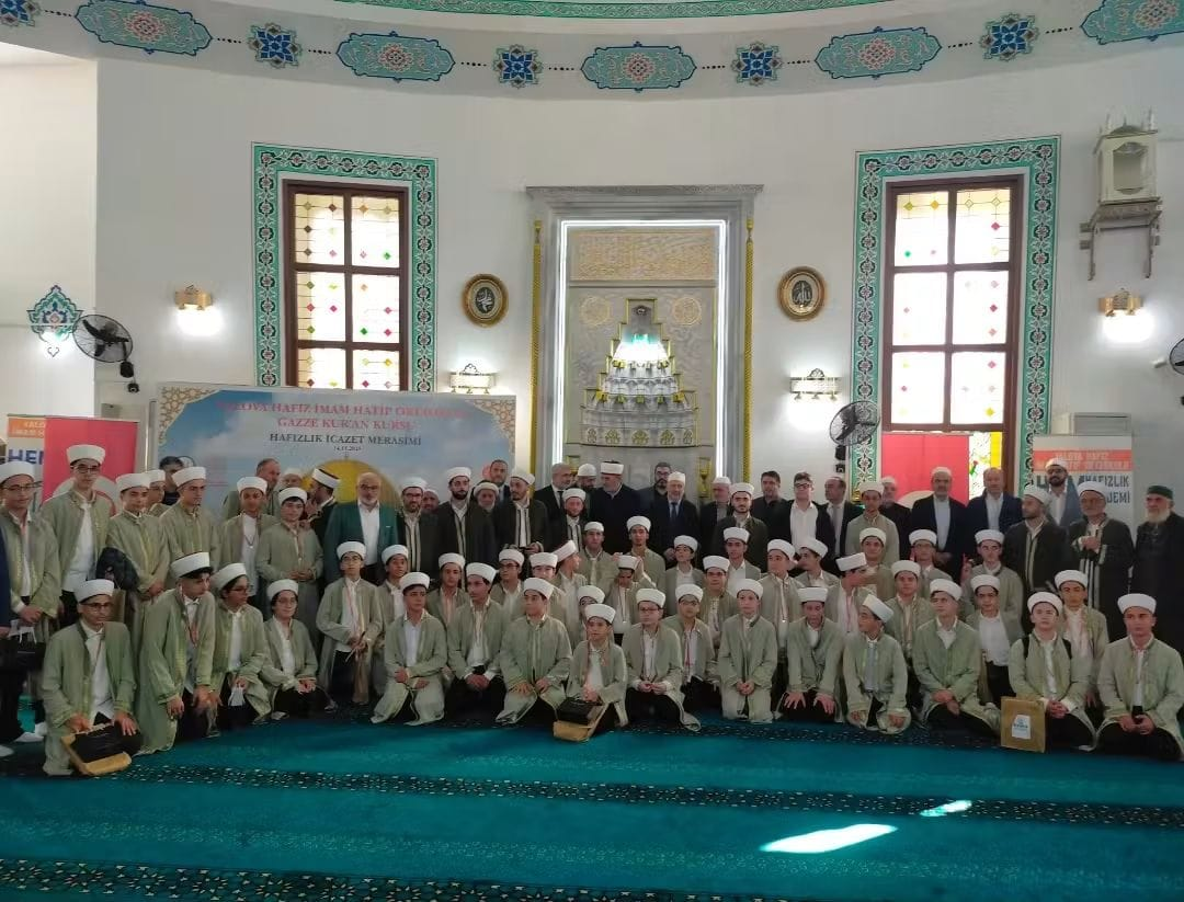 YALOVA MERKEZ CAMİİ’NDE 60 HAFIZ İÇİN COŞKULU İCAZET TÖRENİ 4 YALOVA MERKEZ CAMİİ’NDE 60 HAFIZ İÇİN COŞKULU İCAZET TÖRENİ