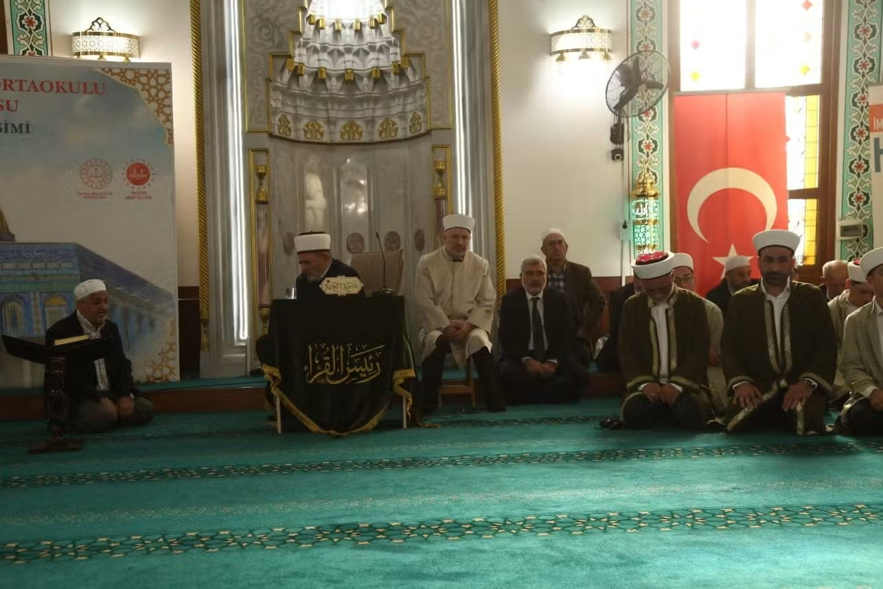 YALOVA MERKEZ CAMİİ’NDE 60 HAFIZ İÇİN COŞKULU İCAZET TÖRENİ 8 YALOVA MERKEZ CAMİİ’NDE 60 HAFIZ İÇİN COŞKULU İCAZET TÖRENİ