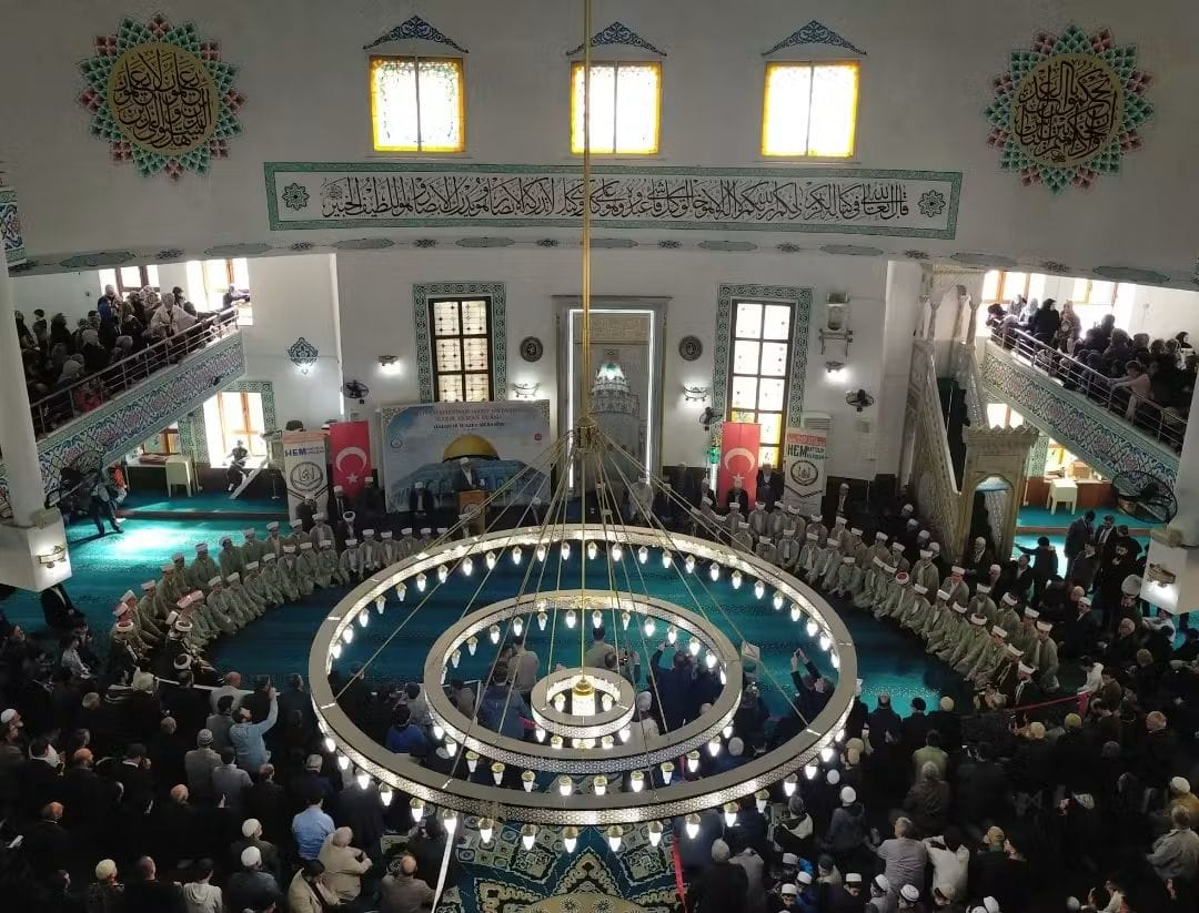 YALOVA MERKEZ CAMİİ’NDE 60 HAFIZ İÇİN COŞKULU İCAZET TÖRENİ 9 YALOVA MERKEZ CAMİİ’NDE 60 HAFIZ İÇİN COŞKULU İCAZET TÖRENİ