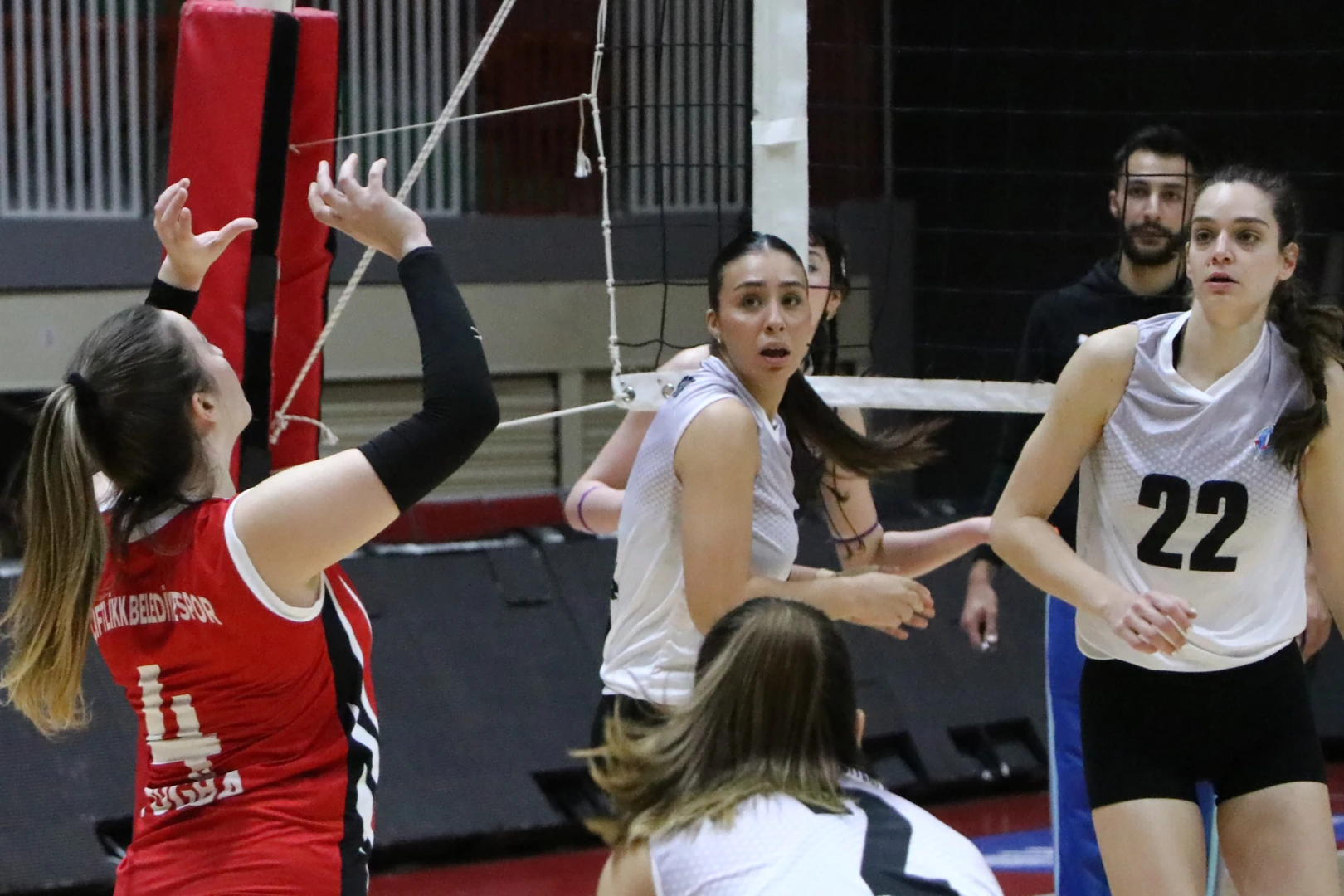 FİLEDE ÇİFTLİKKÖY’DEN ESKİŞEHİR’DE ŞOK YENİLGİ (3-1) 4 FİLEDE ÇİFTLİKKÖY’DEN ESKİŞEHİR’DE ŞOK YENİLGİ (3-1)