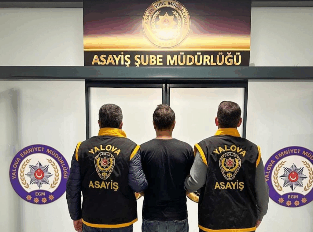 Yalova Emniyeti’nden Suçlulara Geçit Yok: 18 Yıl 10 Ay Kesinleşmiş Hapis Cezası Bulunan Firari Yakalandı