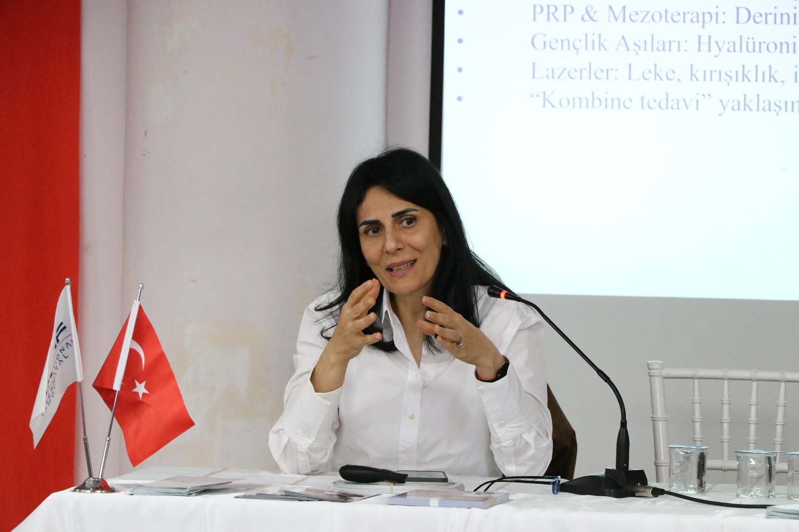 Çiftlikköy’de Medikal Estetik Semineri Yoğun İlgi Gördü Botoks, Dolgu ve Cilt Bakımında Güncel Yaklaşımlar Anlatıldı