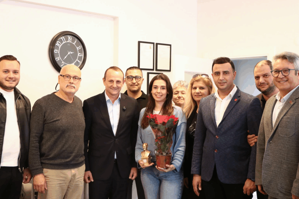 BAŞKAN YELE VE CHP HEYETİ, DİŞ HEKİMLERİNİN GÜNÜNÜ KUTLADI