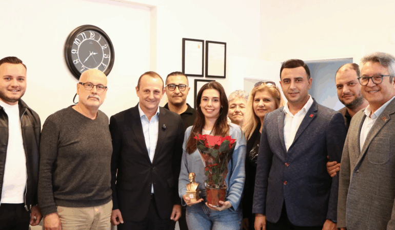 BAŞKAN YELE VE CHP HEYETİ, DİŞ HEKİMLERİNİN GÜNÜNÜ KUTLADI 6 BAŞKAN YELE VE CHP HEYETİ, DİŞ HEKİMLERİNİN GÜNÜNÜ KUTLADI