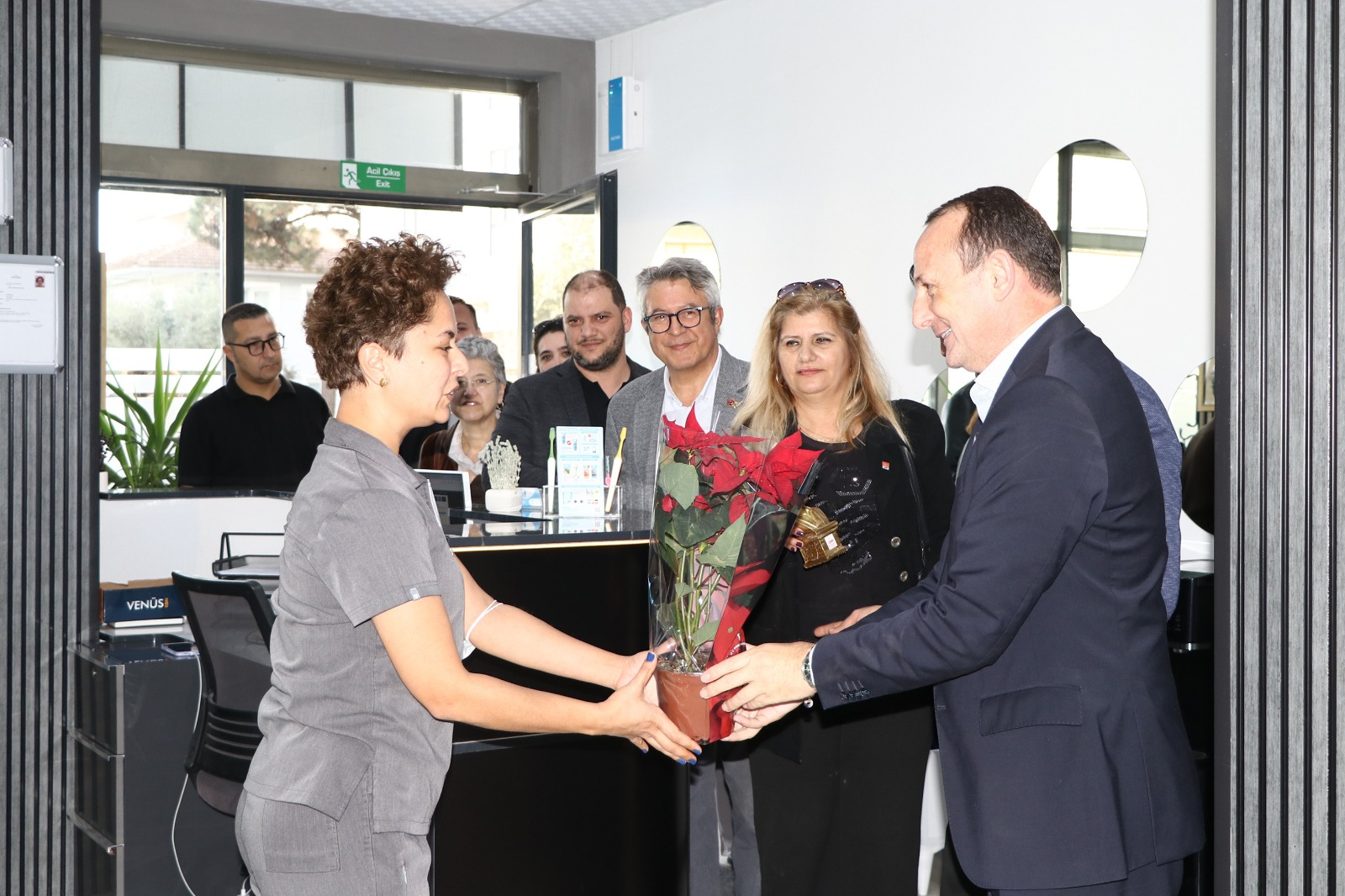 BAŞKAN YELE VE CHP HEYETİ, DİŞ HEKİMLERİNİN GÜNÜNÜ KUTLADI