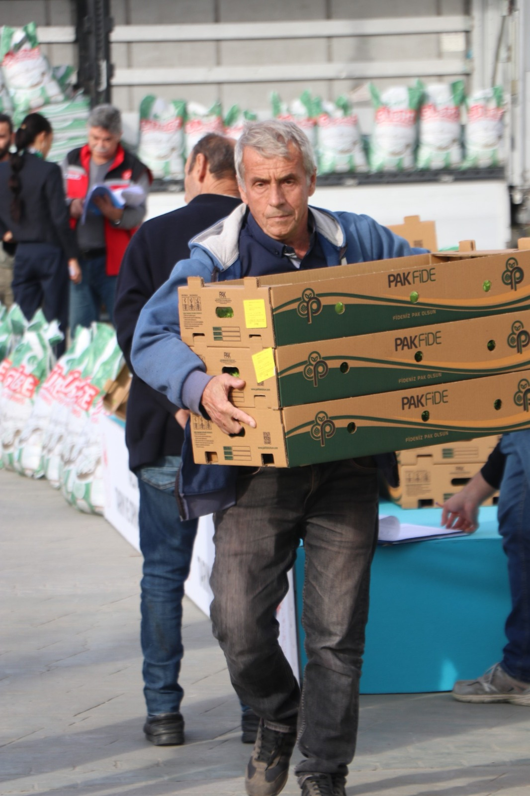 Yalova’da Çiftçiye Büyük Destek: 35 Üreticiye Organik Gübre, 27 Üreticiye 359 Bin Kıvırcık Fidesi Dağıtıldı