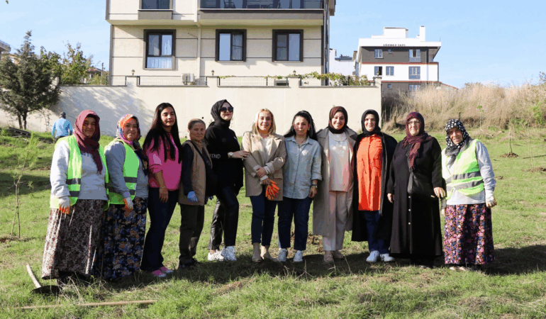 ÇİFTLİKKÖYLÜ KADINLARDAN MAHALLELERİNE ÖRNEK DUYARLILIK 1 ÇİFTLİKKÖYLÜ KADINLARDAN MAHALLELERİNE ÖRNEK DUYARLILIK