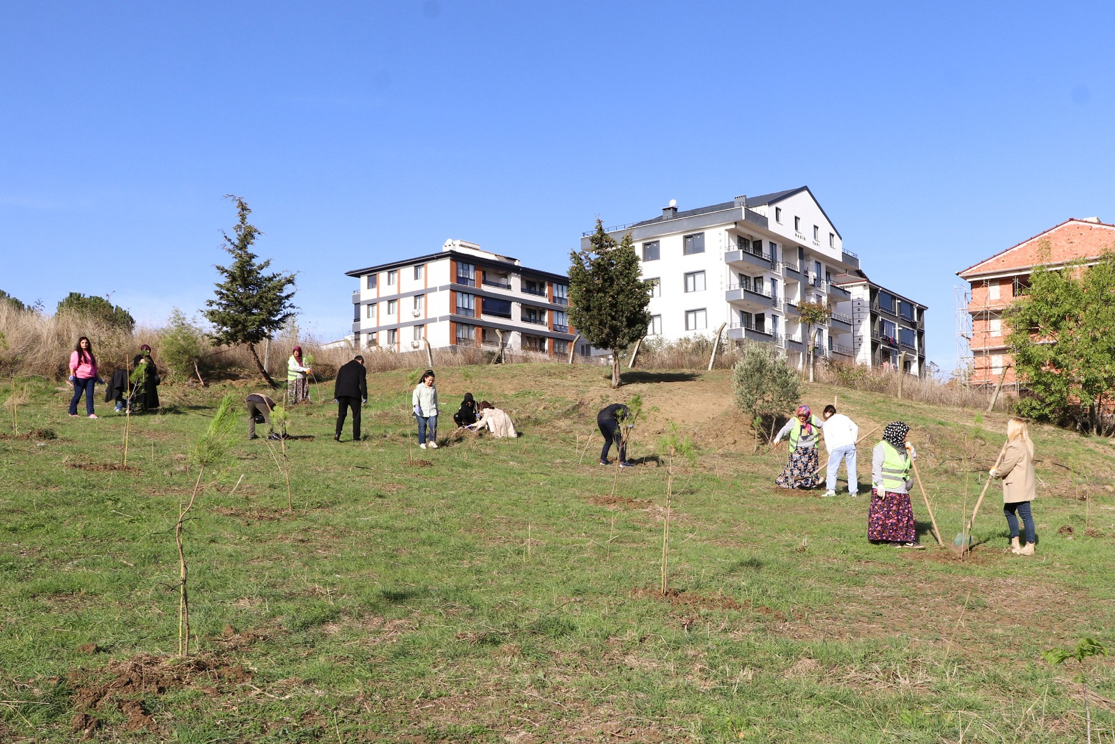 ÇİFTLİKKÖYLÜ KADINLARDAN MAHALLELERİNE ÖRNEK DUYARLILIK