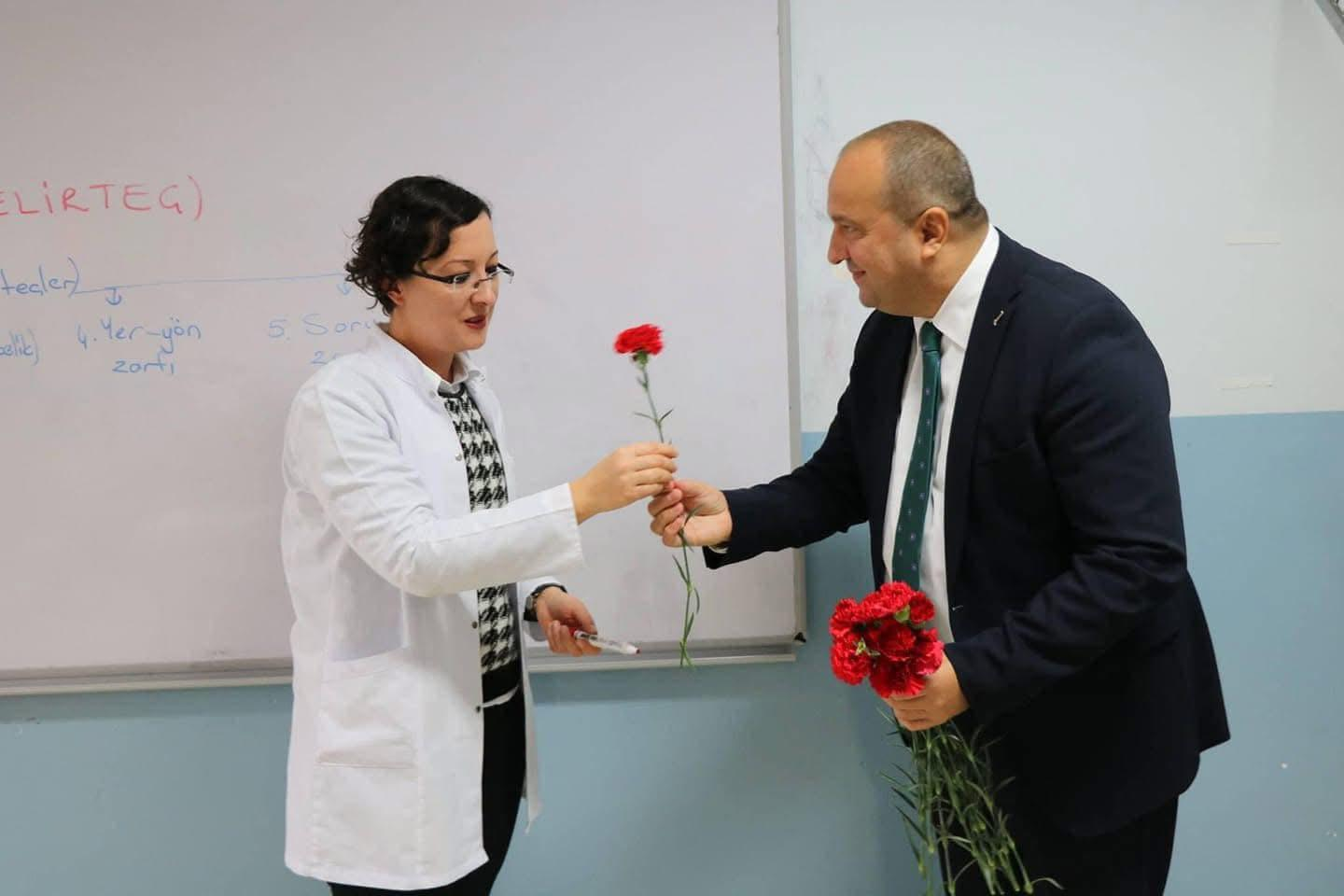 ÇINARCIK BELEDİYE BAŞKANI AVNİ KURT’TAN 24 KASIM ÖĞRETMENLER GÜNÜ MESAJI