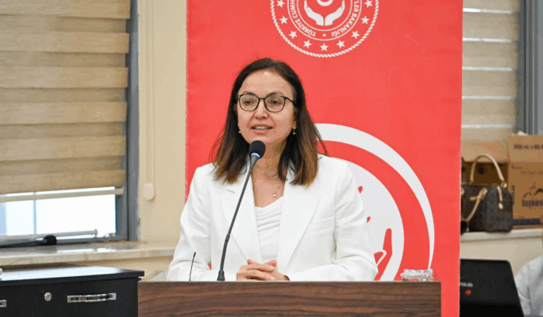 2025 Aile Yılı’nda Koruyucu Ailelere Vurgu: “Gönül Elçileri ile Koruyucu Aile Farkındalık Toplantısı” Yalova’da Gerçekleştirildi