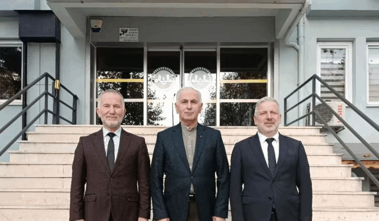 Yalova İl Müftülüğü’nde Nezaket Ziyareti: Eski İl Müftüsü Turgut Açari’den İlyas Yılmaztürk’e Ziyaret 6 Yalova İl Müftülüğü’nde Nezaket Ziyareti: Eski İl Müftüsü Turgut Açari’den İlyas Yılmaztürk’e Ziyaret