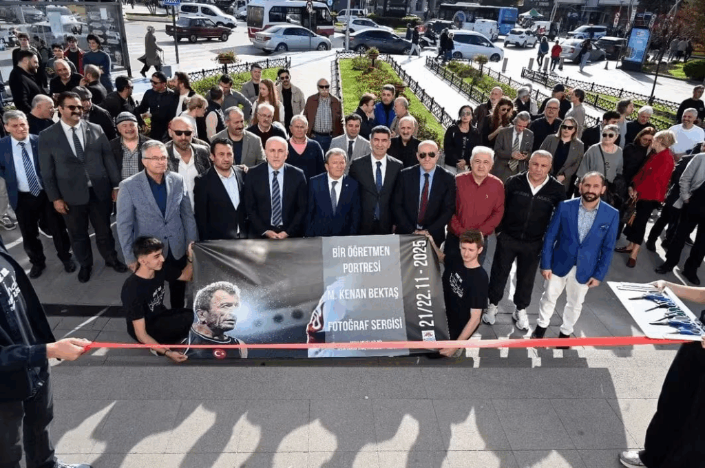 Yalova Kent Müzesi’nde “Bir Öğretmen Portresi: M. Kenan Bektaş” Sergisine Ziyaret