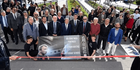 Yalova Kent Müzesi’nde “Bir Öğretmen Portresi: M. Kenan Bektaş” Sergisine Ziyaret