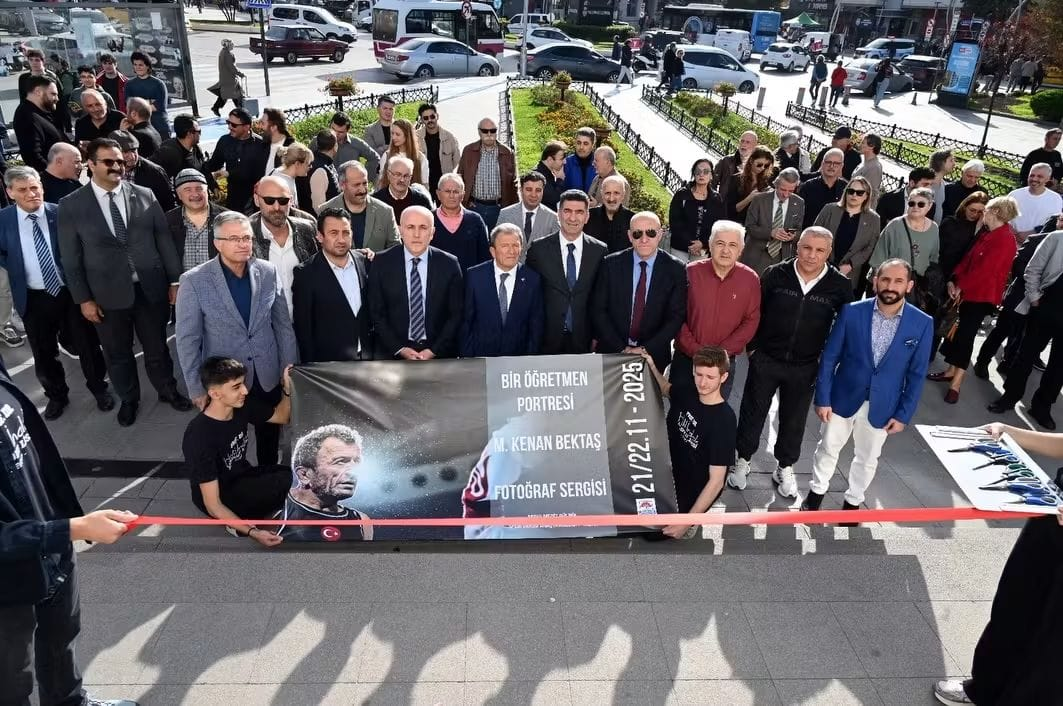 Yalova Kent Müzesi’nde “Bir Öğretmen Portresi: M. Kenan Bektaş” Sergisine Ziyaret