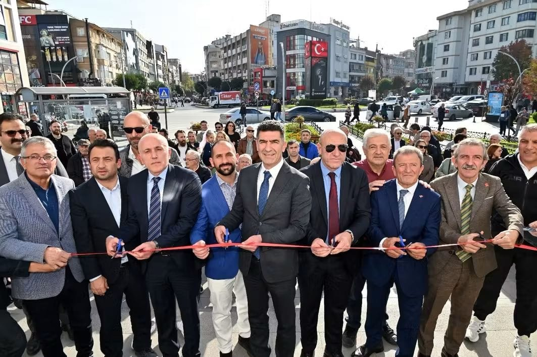 Yalova Kent Müzesi’nde “Bir Öğretmen Portresi: M. Kenan Bektaş” Sergisine Ziyaret