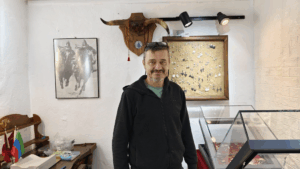 Güneyköy’de Boynuz ve Gümüş Sanatının Yeni Adresi: Sultan Mehmet Yaman Ustalık Mirasını Dükkân Açılışıyla Taçlandırıyor