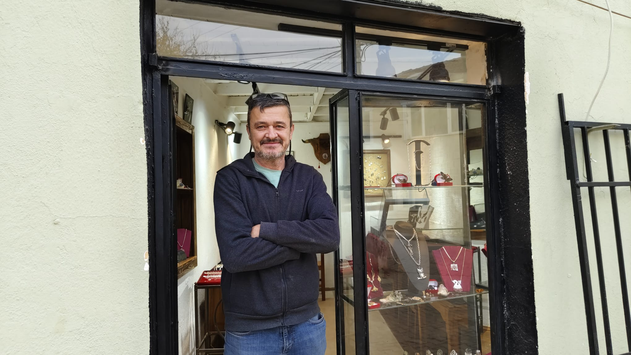 Güneyköy’de Boynuz ve Gümüş Sanatının Yeni Adresi: Sultan Mehmet Yaman Ustalık Mirasını Dükkân Açılışıyla Taçlandırıyor 7 Güneyköy’de Boynuz ve Gümüş Sanatının Yeni Adresi: Sultan Mehmet Yaman Ustalık Mirasını Dükkân Açılışıyla Taçlandırıyor