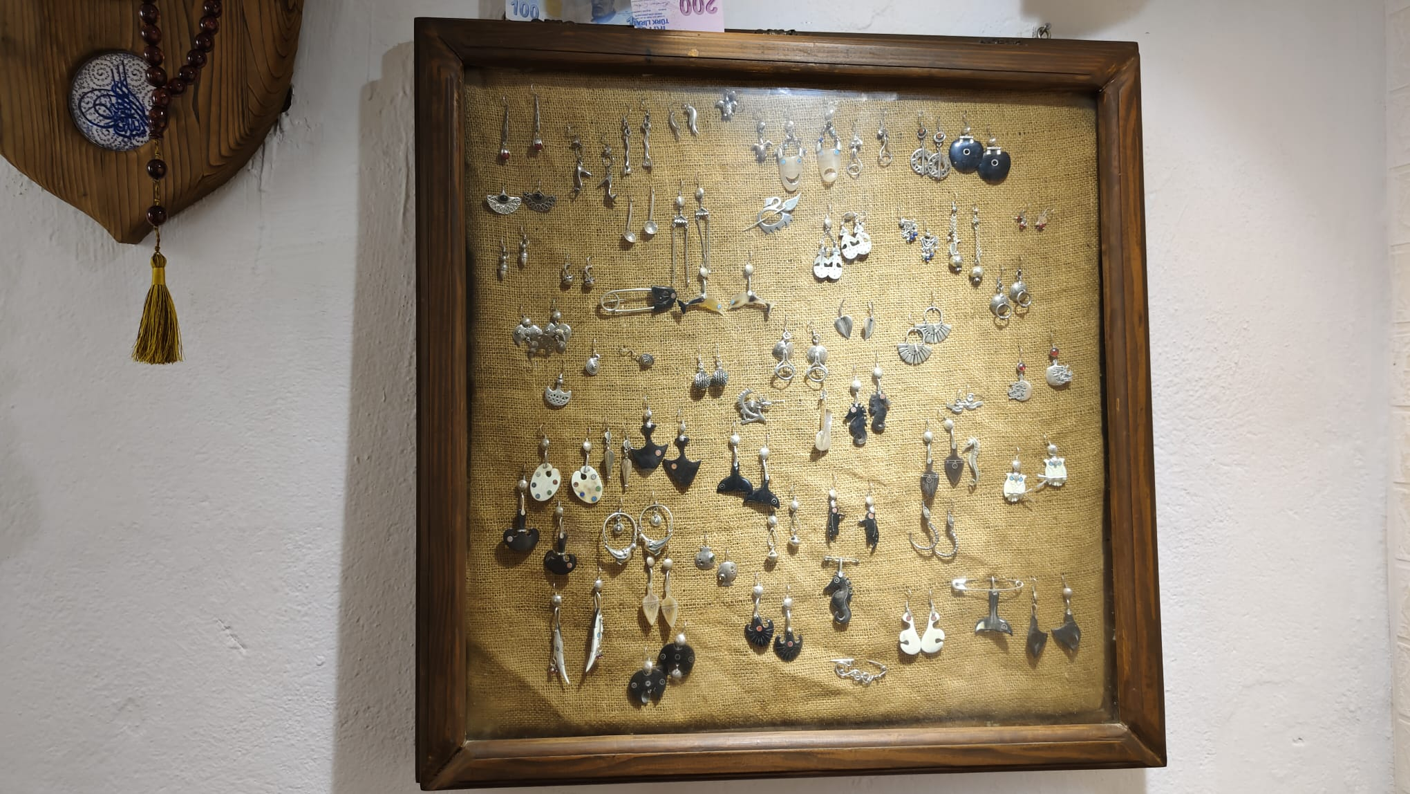 Güneyköy’de Boynuz ve Gümüş Sanatının Yeni Adresi: Sultan Mehmet Yaman Ustalık Mirasını Dükkân Açılışıyla Taçlandırıyor 9 Güneyköy’de Boynuz ve Gümüş Sanatının Yeni Adresi: Sultan Mehmet Yaman Ustalık Mirasını Dükkân Açılışıyla Taçlandırıyor