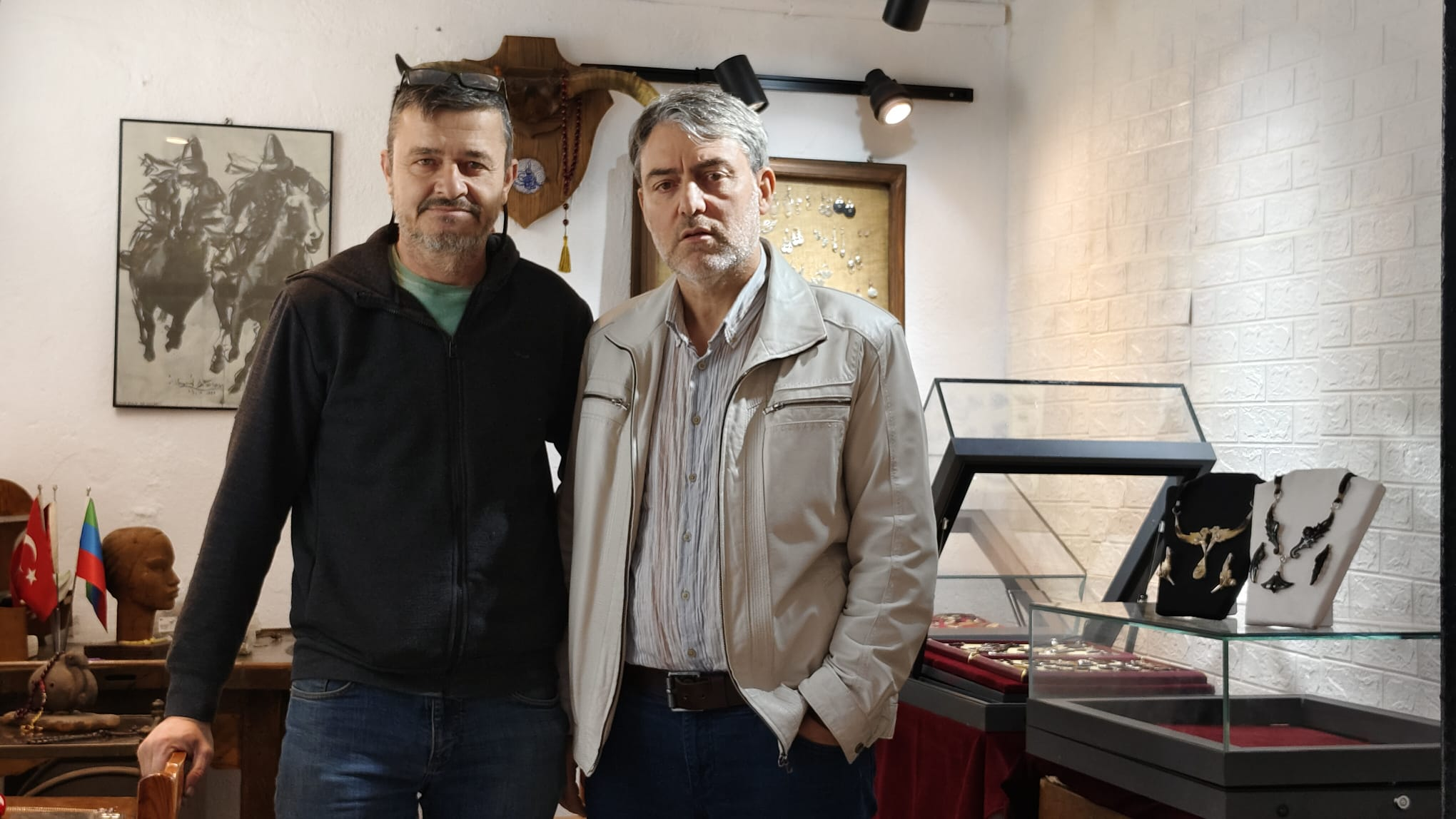 Güneyköy’de Boynuz ve Gümüş Sanatının Yeni Adresi: Sultan Mehmet Yaman Ustalık Mirasını Dükkân Açılışıyla Taçlandırıyor 12 Güneyköy’de Boynuz ve Gümüş Sanatının Yeni Adresi: Sultan Mehmet Yaman Ustalık Mirasını Dükkân Açılışıyla Taçlandırıyor