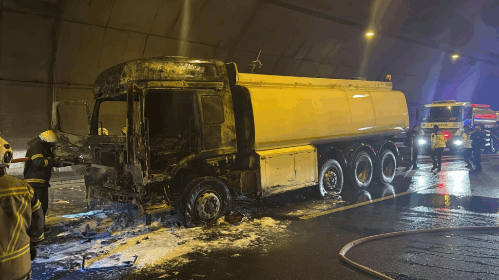 O-5 Orhangazi Tüneli’nde Su Tankeri Alev Aldı: Ölen veya Yaralanan Yok
