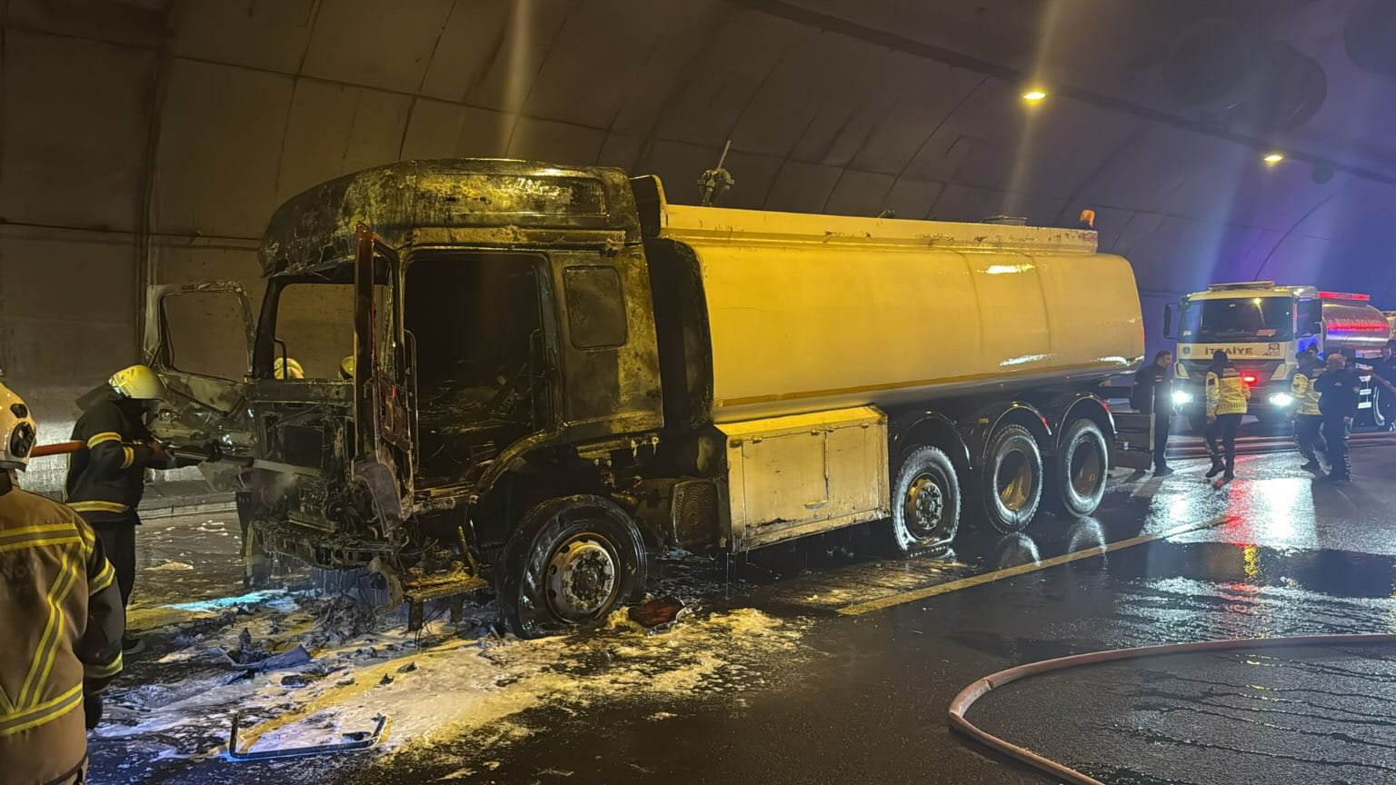 O-5 Orhangazi Tüneli’nde Su Tankeri Alev Aldı: Ölen veya Yaralanan Yok