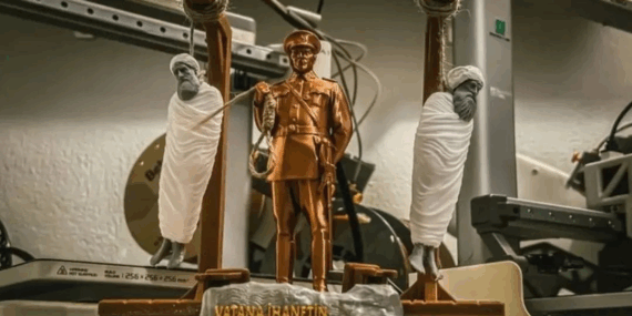 Atatürk’ün Elinde İdam İpi, Şeyh Sait ve Seyit Rıza Darağacında! Skandal Maket Türkiye’yi Karıştırdı
