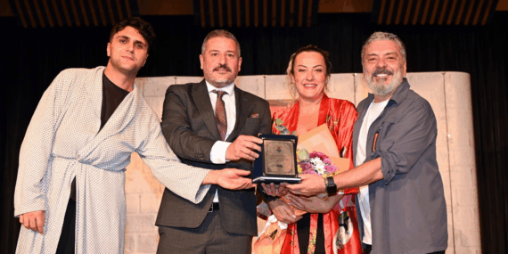 GÜLDÜREN CAZİBE YALOVA’DA KAHKAHA DOLU BİR GECE YAŞATTI