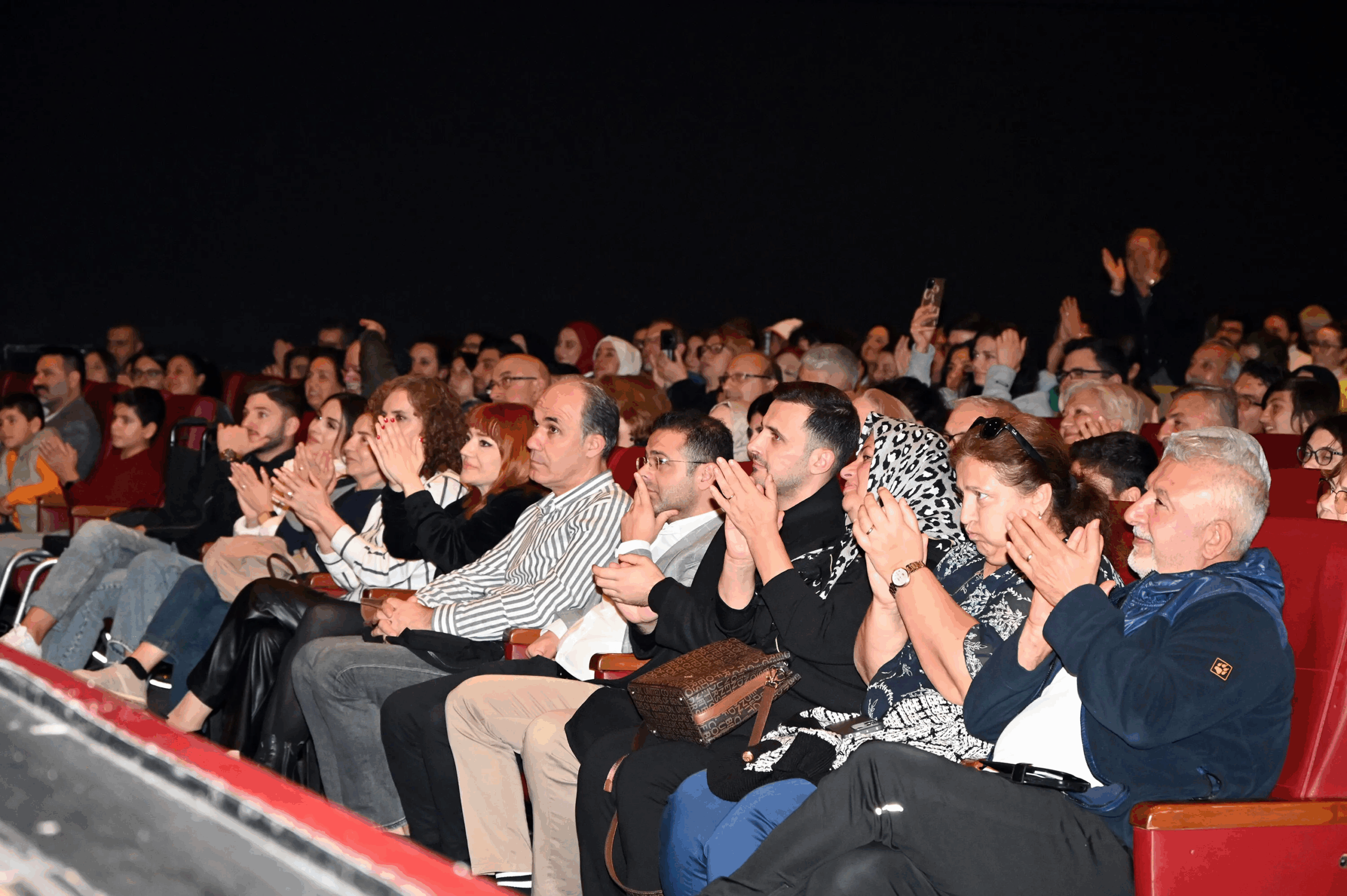 GÜLDÜREN CAZİBE YALOVA’DA KAHKAHA DOLU BİR GECE YAŞATTI