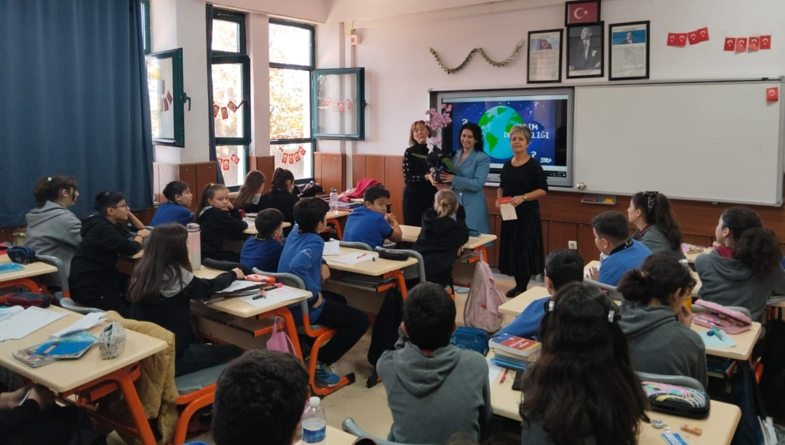 TEMA Vakfı Yalova İl Temsilcisi ve Eğitim Gönüllüleri, 75. Yıl Mehmet Akif Ersoy Ortaokulu’nda Etkinlik Düzenledi 4 TEMA Vakfı Yalova İl Temsilcisi ve Eğitim Gönüllüleri, 75. Yıl Mehmet Akif Ersoy Ortaokulu’nda Etkinlik Düzenledi