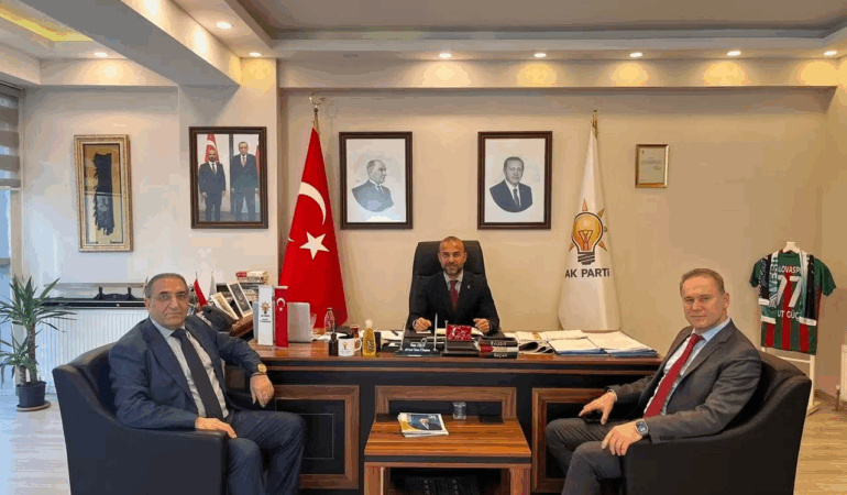 Atakent Hastanesi Yönetiminden AK Parti İl Başkanı Umut Güçlü’ye Ziyaret 1 Atakent Hastanesi Yönetiminden AK Parti İl Başkanı Umut Güçlü’ye Ziyaret