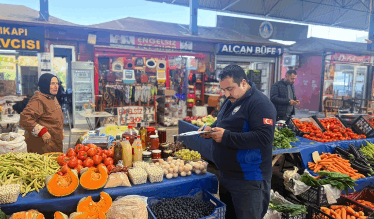 ÇİFTLİKKÖY’DE ZABITA, PAZARYERİ DENETİMLERİNİ SÜRDÜRÜYOR