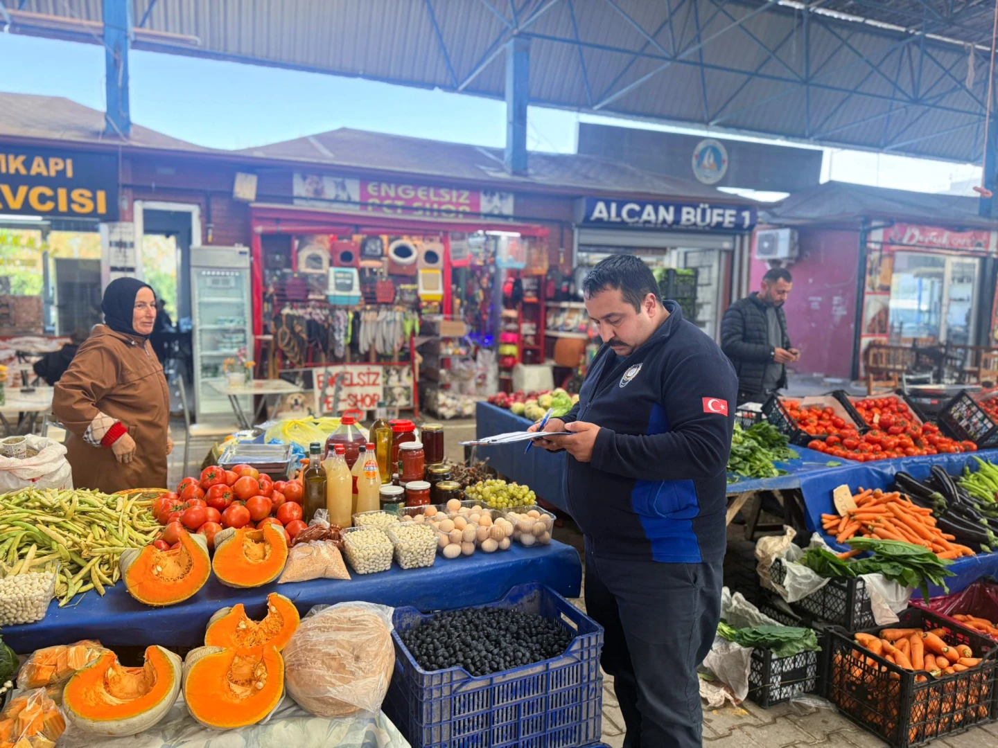 ÇİFTLİKKÖY’DE ZABITA, PAZARYERİ DENETİMLERİNİ SÜRDÜRÜYOR