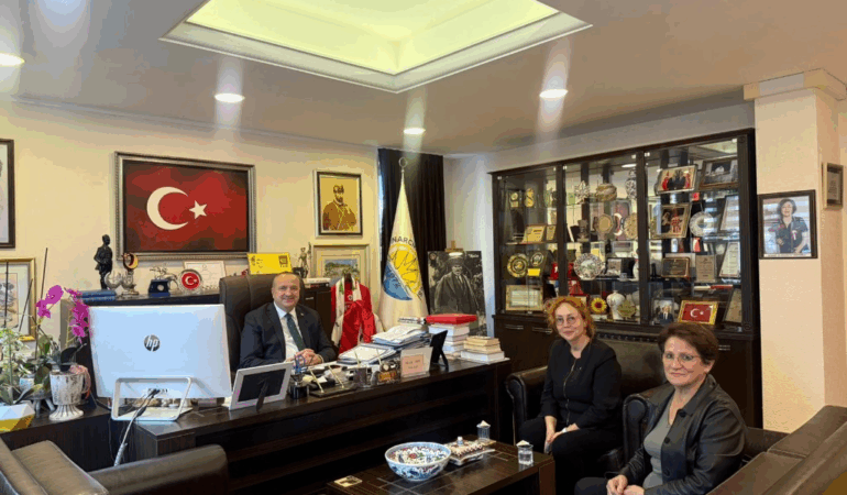 Çınarcık Belediyesi’nde Kanserle Mücadele İçin Önemli Ziyaret 1 Çınarcık Belediyesi’nde Kanserle Mücadele İçin Önemli Ziyaret