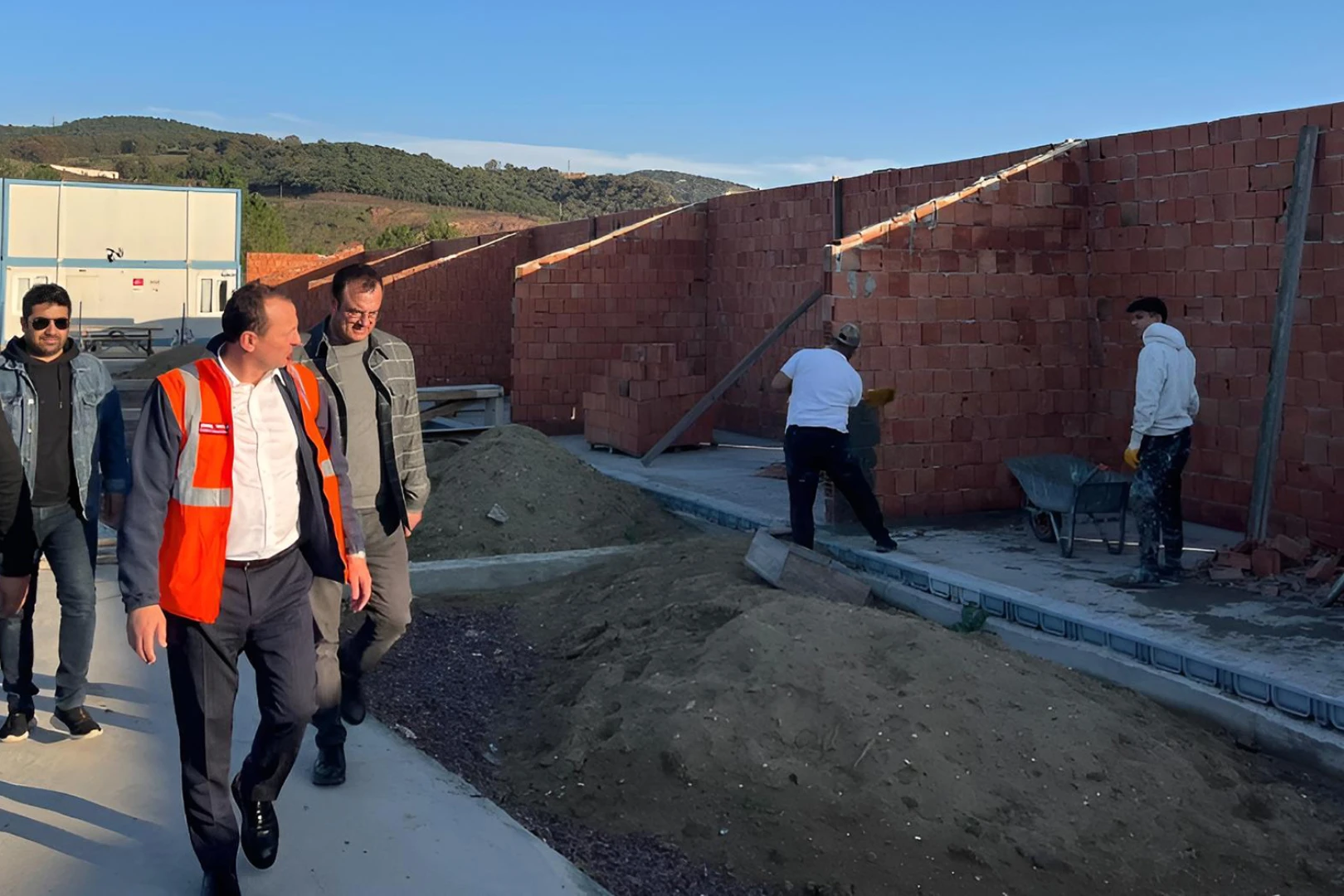 BAŞKAN YELE, YENİ HAYVAN BAKIMEVİ ÇALIŞMALARININ 2. ETABINI DENETLEDİ