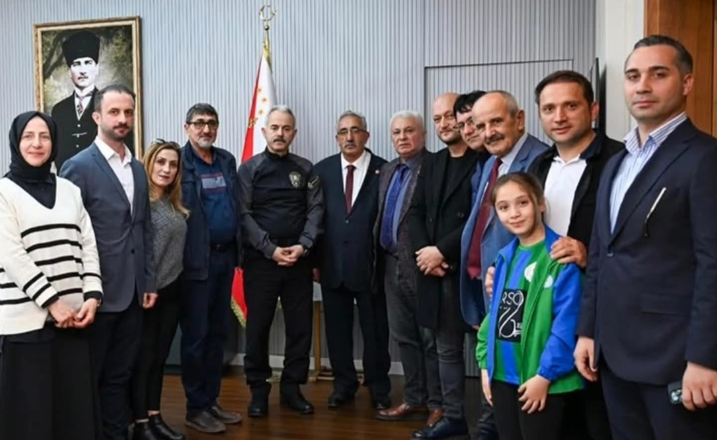 YALOVA RİZELİLER DERNEĞİ YENİ YÖNETİMİNDEN EMNİYET MÜDÜRÜNE NEZAKET ZİYARETİ