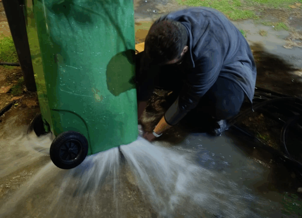 CEVDET AYDIN PARKI’NDAKİ SU ARIZASINA BELEDİYEDEN JET MÜDAHALE