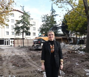 Altınova Cumhuriyet Parkı Baştan Sona Yenileniyor: İlçenin Sosyal Yaşamına Modern Dokunuş