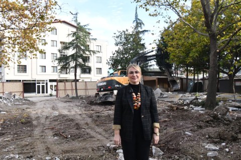 Altınova Cumhuriyet Parkı Baştan Sona Yenileniyor: İlçenin Sosyal Yaşamına Modern Dokunuş