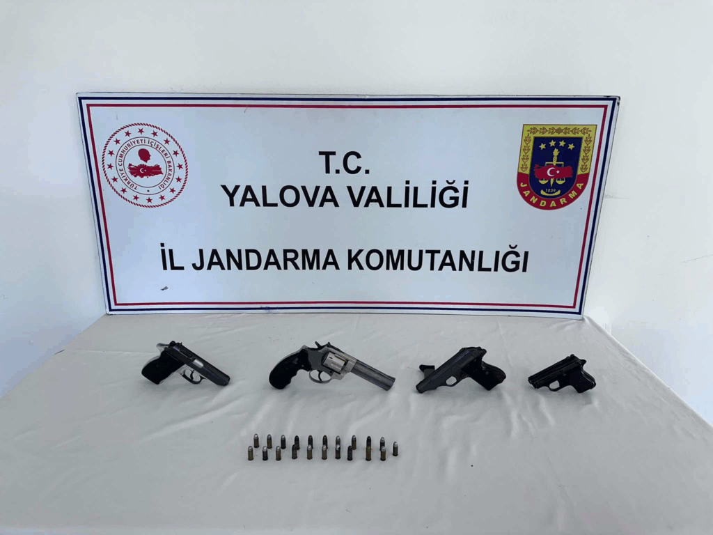 Yalova’da Jandarma’dan Kaçak Silah Operasyonu: Ruhsatsız Silahlar Ele Geçirildi