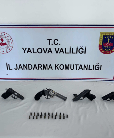 Yalova’da Jandarma’dan Kaçak Silah Operasyonu: Ruhsatsız Silahlar Ele Geçirildi