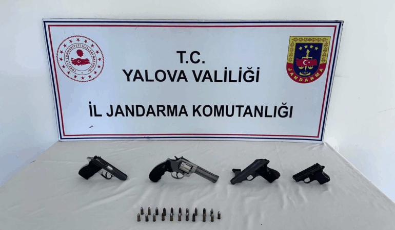 Yalova’da Jandarma’dan Kaçak Silah Operasyonu: Ruhsatsız Silahlar Ele Geçirildi