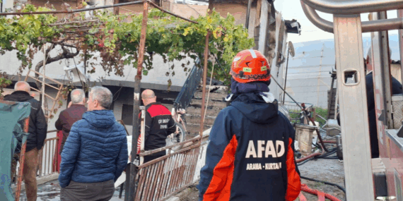 Çiftlikköy’de Ev Yangını Paniğe Yol Açtı: Ekipler Zamanla Yarıştı