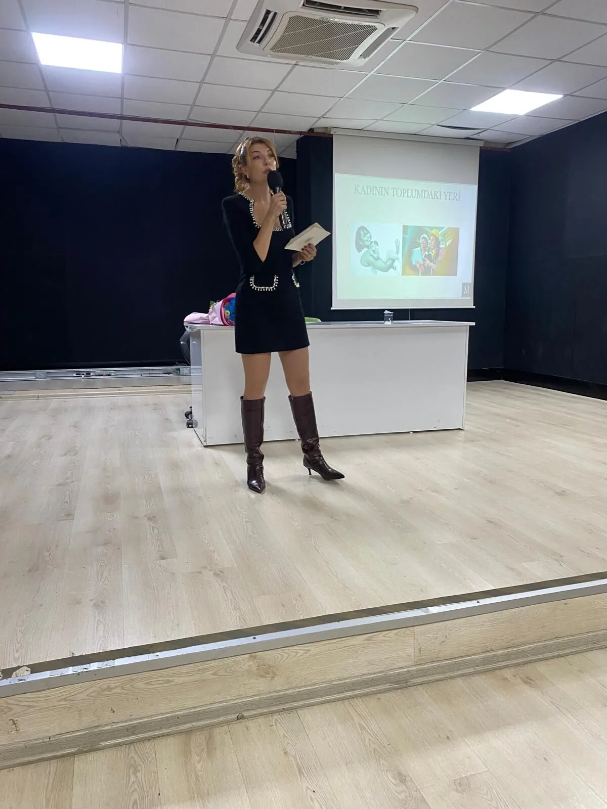 Psikolog Beyza Gökoğlu’ndan Kadın ve Çocuk Hakları Semineri: “Görünmeyen Yüklerimizi Fark Edelim”